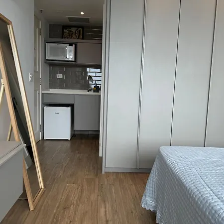 Flat com VISTA de CINEMA para Praia da BARRA da Tijuca - 5 min da PRAIA - Ar Condicionado, Portaria 24h, Wi-Fi 500 Mbps, Piscina, Academia, Sauna, Quadra de Tênis-3